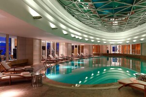 Una piscina techada