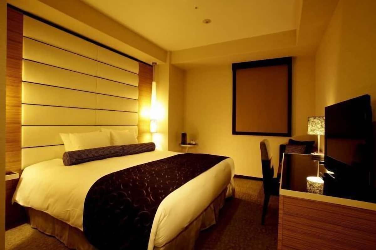 Skrivebord, skrivebord for bærbar PC og blendingsgardiner