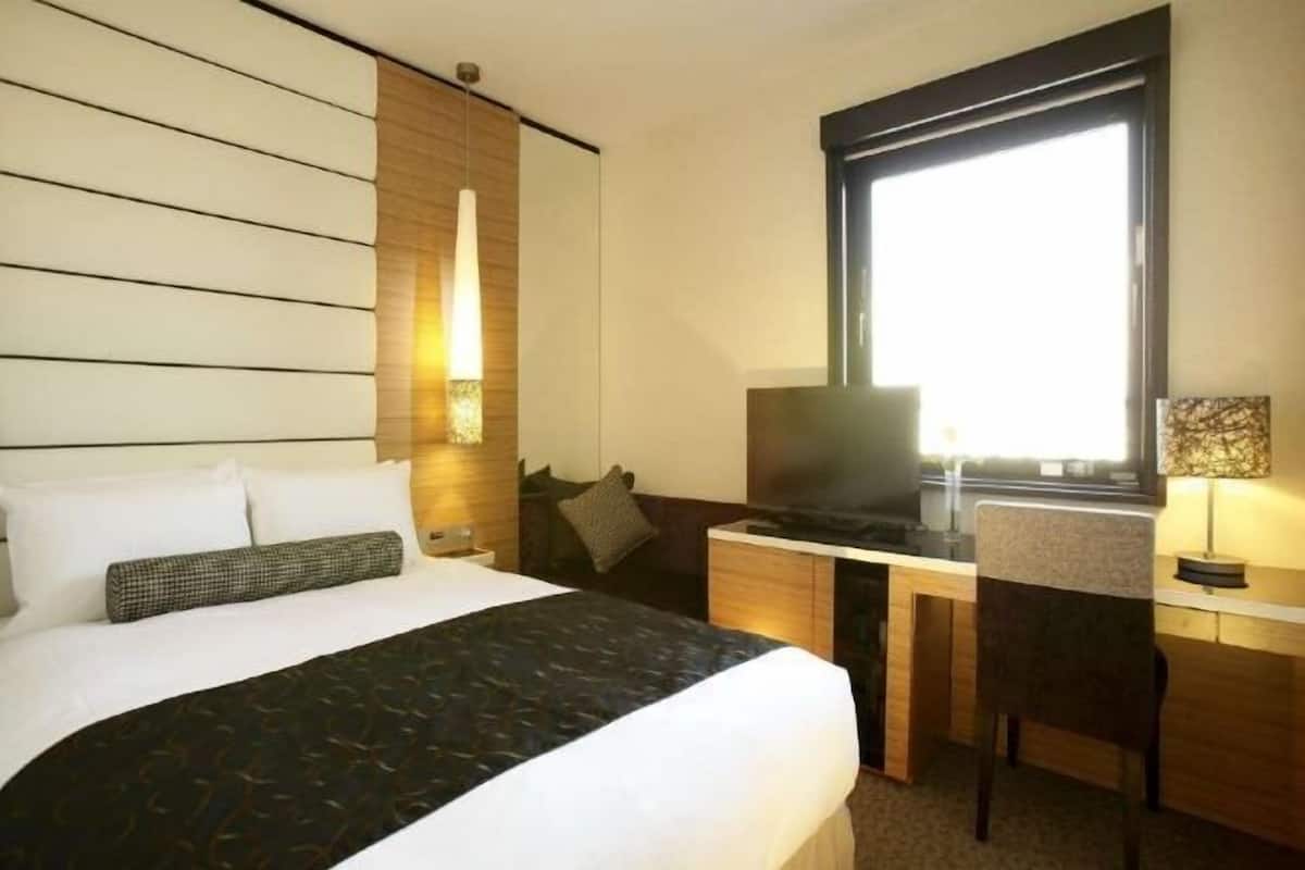 Skrivebord, skrivebord for bærbar PC og blendingsgardiner