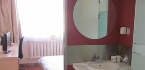 Bathroom sink - Hanting Express Gangwan Square - Dalian (Dalian)
