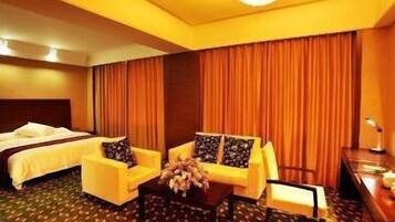 Minibar y caja de seguridad en la habitación