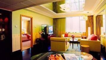 Televisión, películas con cargo