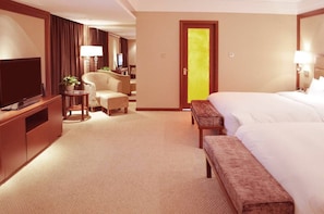 Superior Room | Minibar, in-room safe, desk, blackout drapes