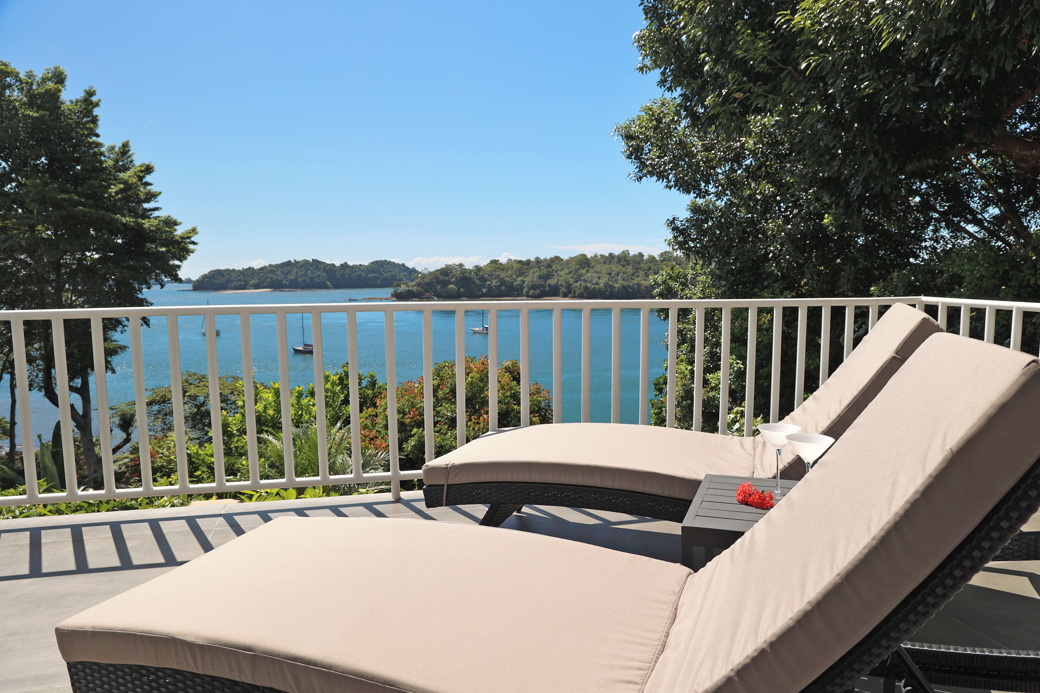 尊贵套房, 2 间卧室, 热水浴缸, 临海 | 客房景观