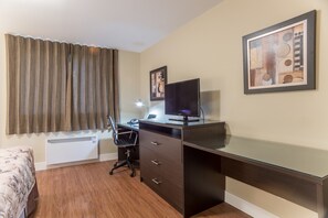 Apartment, 1 Bedroom | Desk, blackout curtains, soundproofing, free WiFi - Motel et Appartements du Fleuve (Brossard)