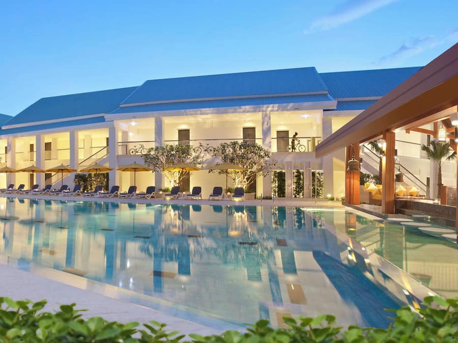 3 outdoor pools, sun loungers