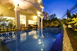 Outdoor pool, pool loungers