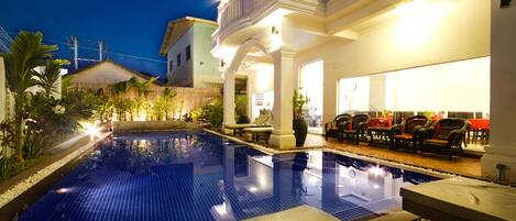 Outdoor pool, pool loungers