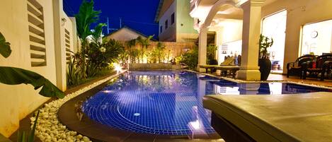 Outdoor pool, sun loungers