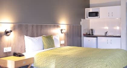 Airport Manor Inn