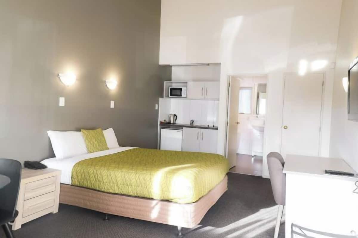 Premium bedding, down duvets, Select Comfort beds, desk