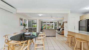 3 Bedroom Townhouse | In-room dining
