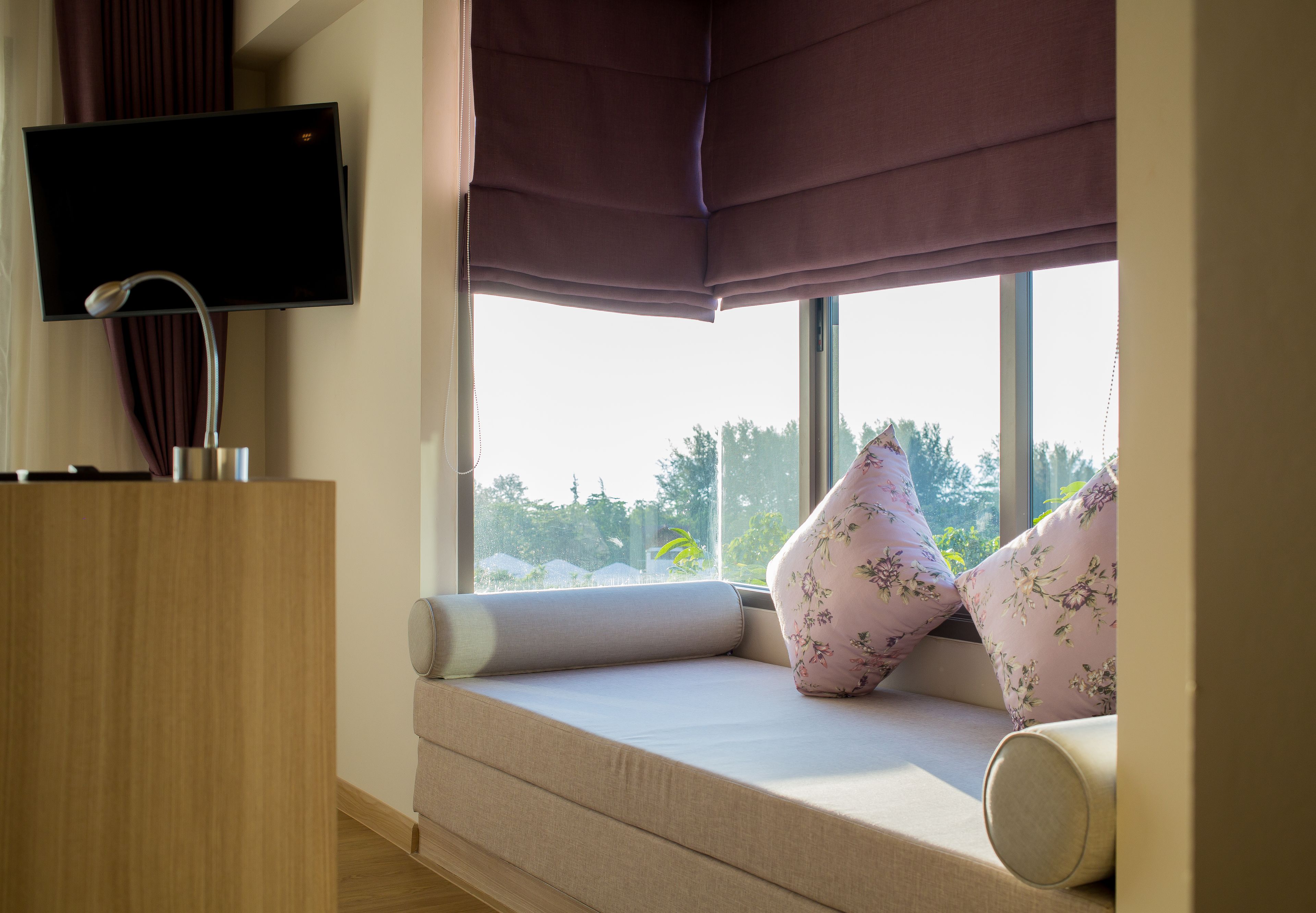 coral grand deluxe room | living area | 40-inch lcd tv with satellite channels, tv