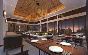 供應早餐、午餐、晚餐;多國菜