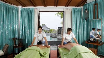 Een bubbelbad, een stoombad, lichaamsbehandelingen, aromatherapie