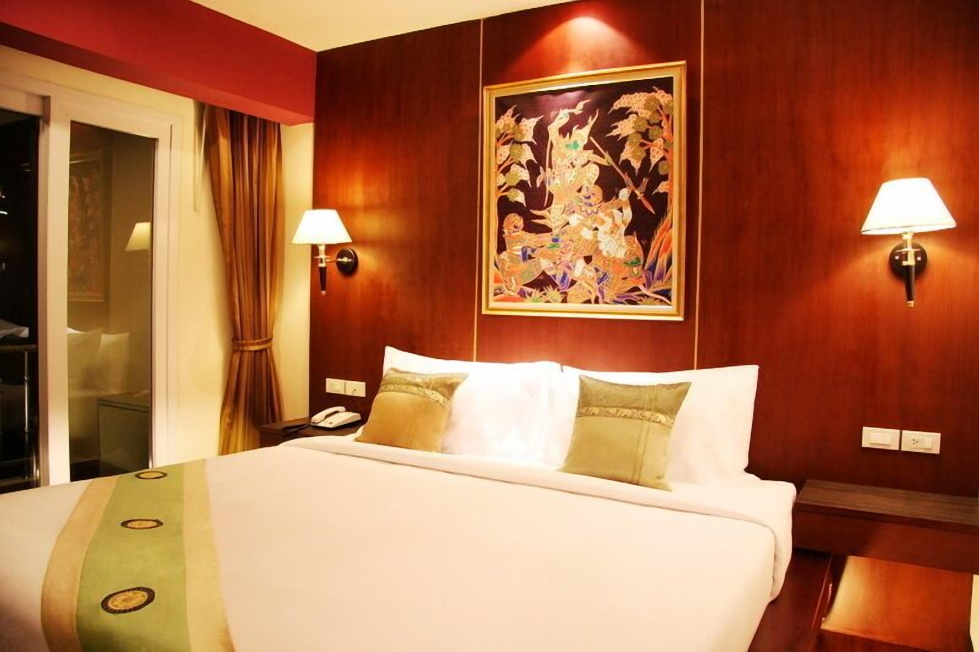 suite | 1 bedroom, minibar, in-room safe, blackout curtains