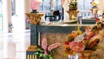 Coin salon dans le hall