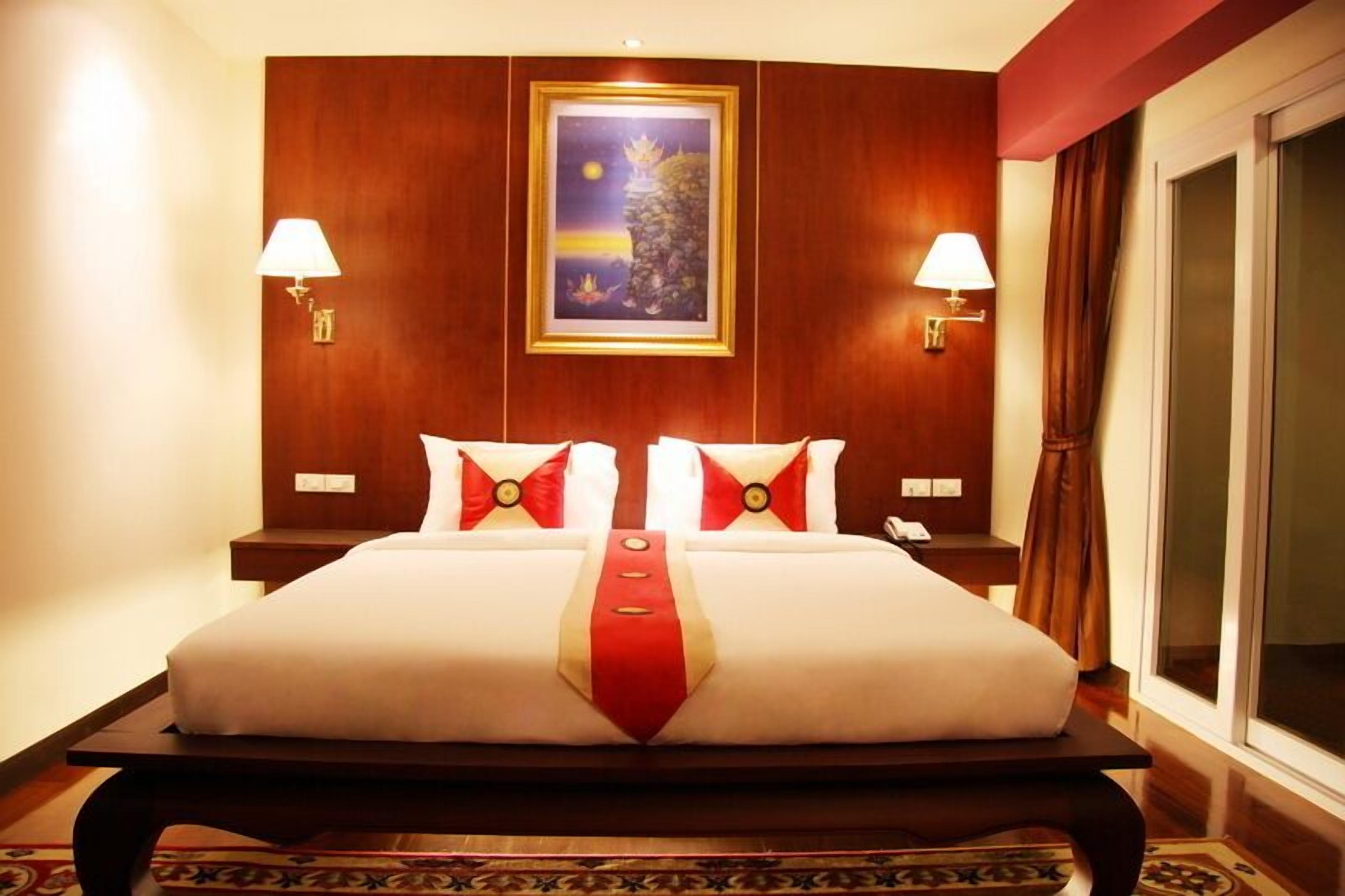 suite | 1 bedroom, minibar, in-room safe, blackout curtains