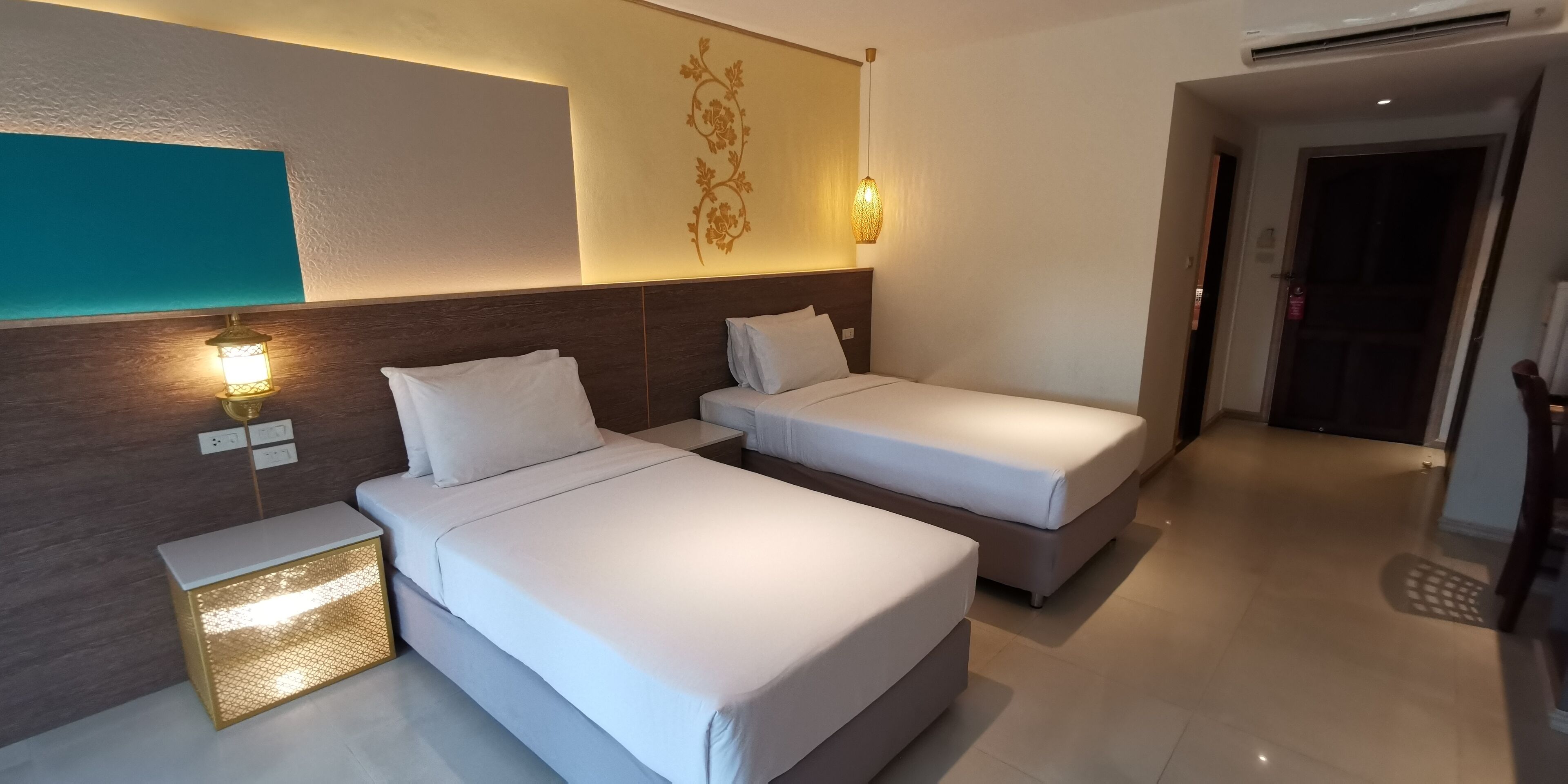 superior double room, 1 king bed | 1 bedroom, minibar, in-room safe, blackout curtains