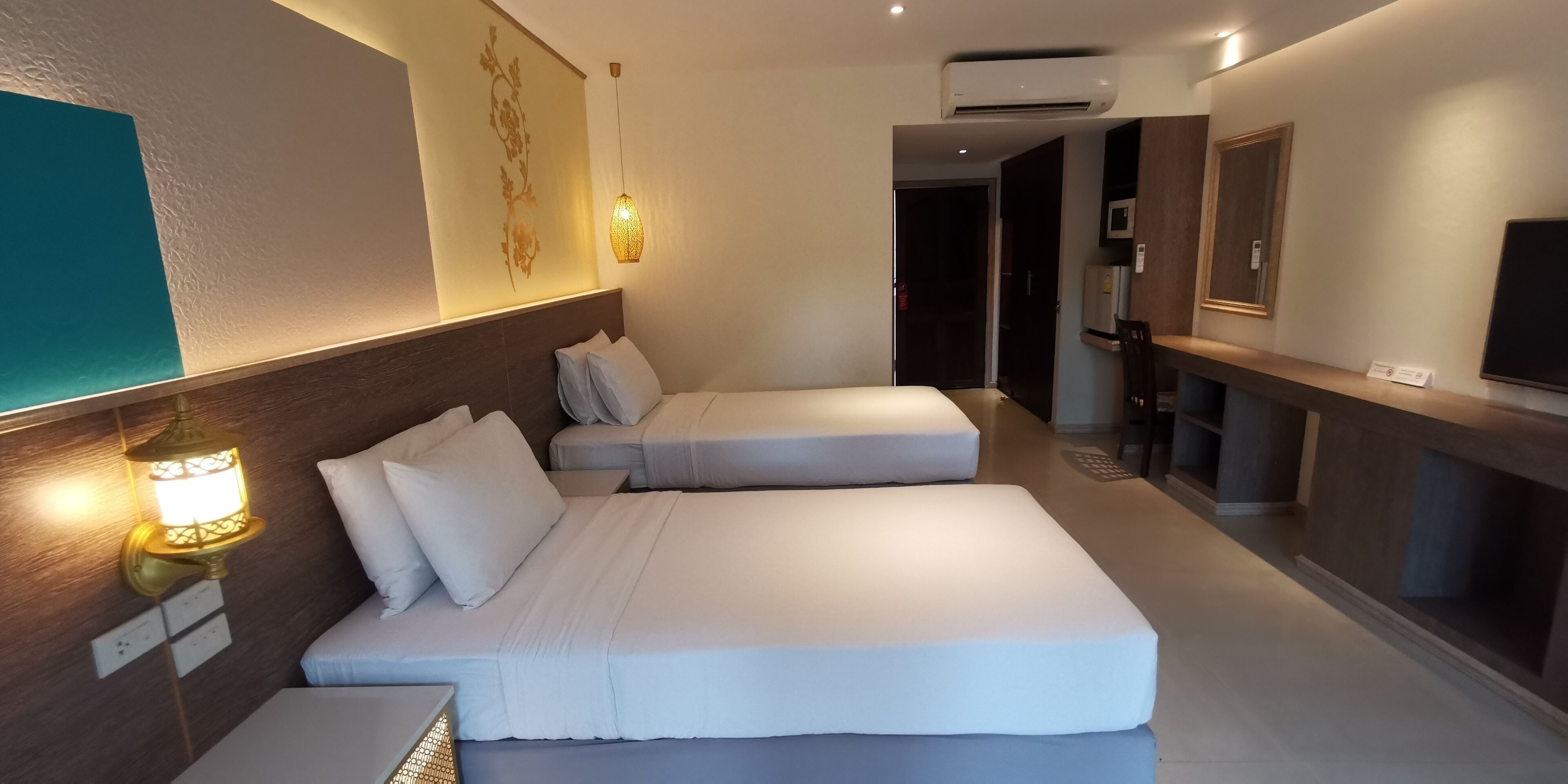 superior double room, 1 king bed | 1 bedroom, minibar, in-room safe, blackout curtains