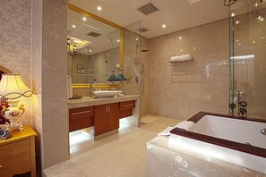 Free toiletries, bathrobes, slippers - Beijing Palace International Hotel (Beijing)