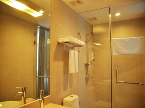 Ducha y artículos de higiene personal gratuitos