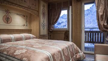 Romantic Double Room, 1 Queen Bed, Mountain View | In-room safe, free WiFi