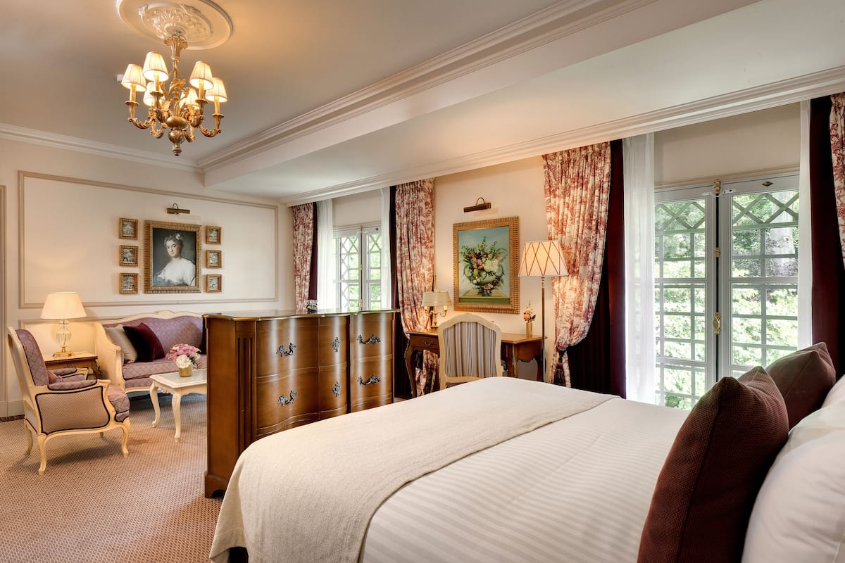 Junior Suite | Premium bedding, in-room safe, desk, soundproofing