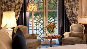 Literie de qualité supérieure, coffres-forts dans les chambres, bureau