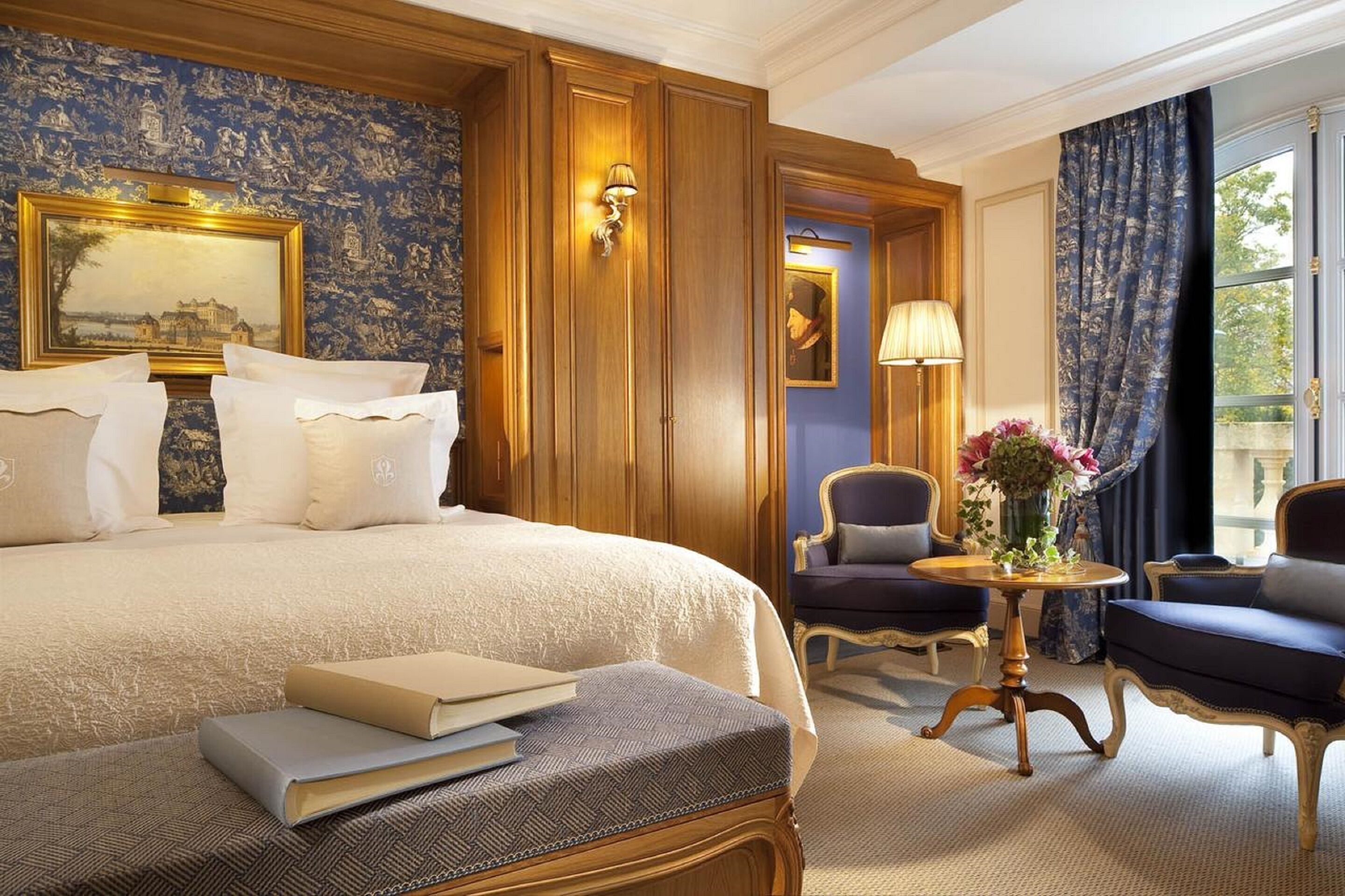 Premium bedding, in-room safe, desk, soundproofing