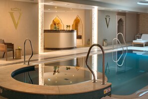 Indoor pool - Auberge du Jeu de Paume (Chantilly)