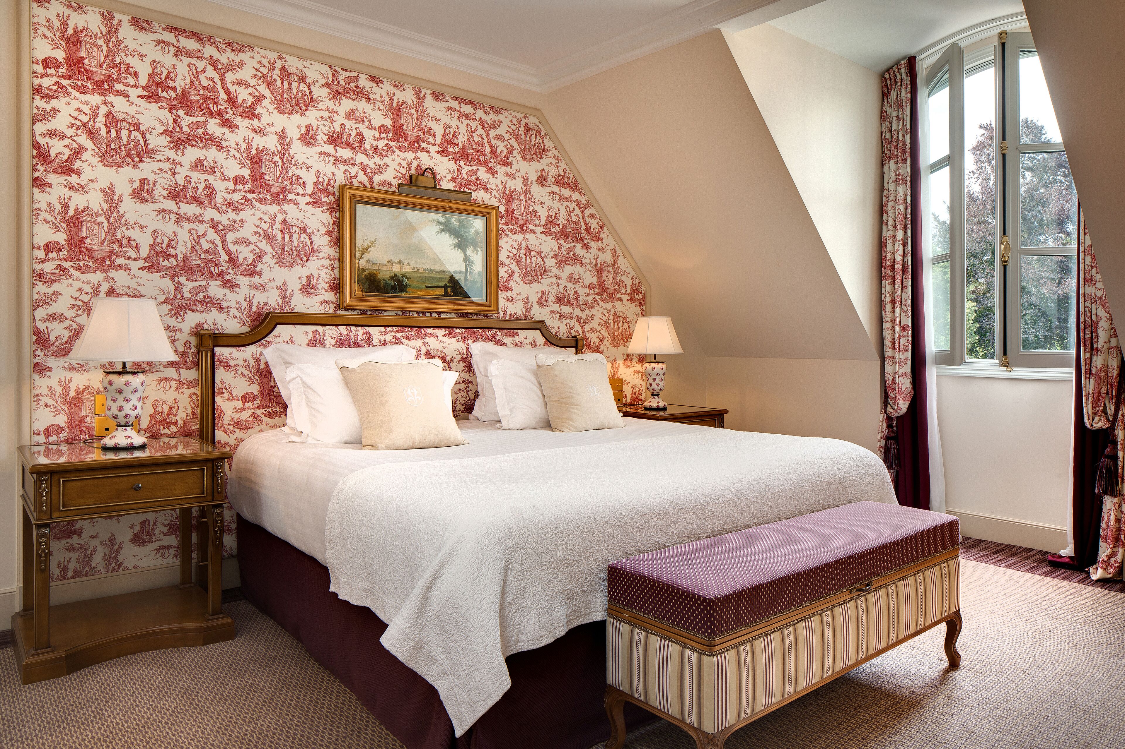 Premium Suite | Premium bedding, in-room safe, desk, soundproofing