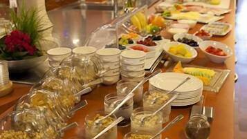 Free daily buffet breakfast