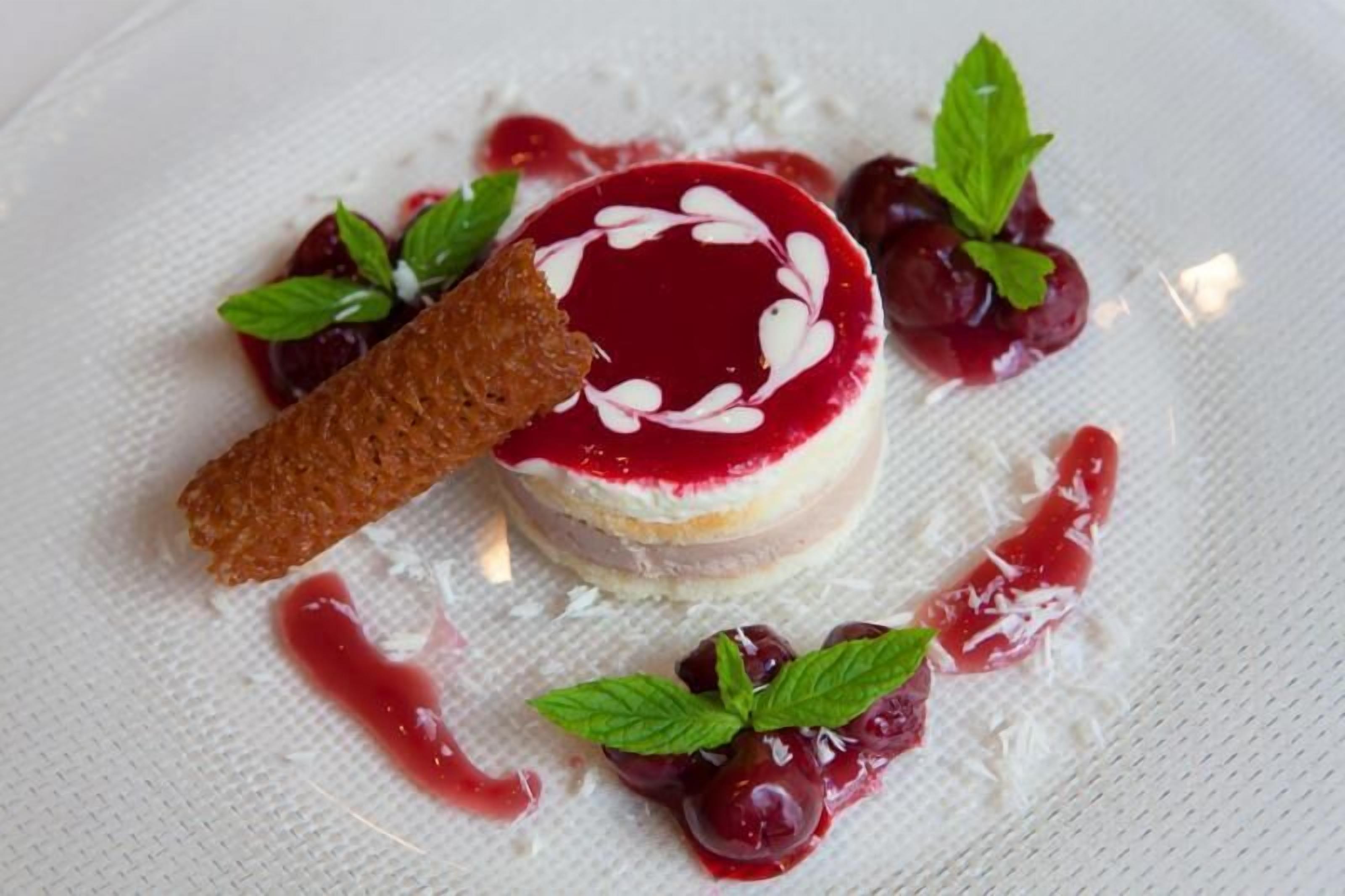 breakfast, lunch, dinner served; international cuisine