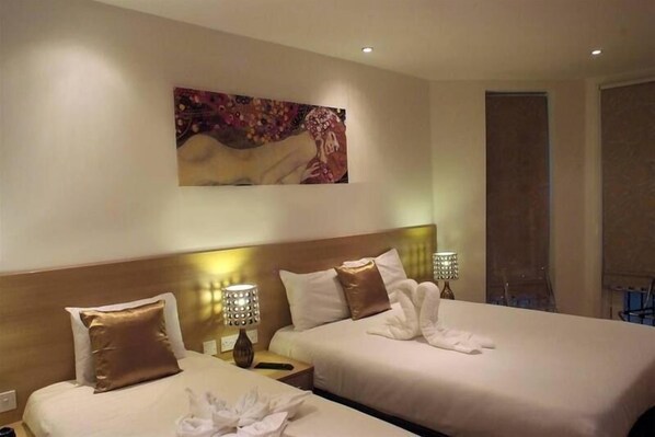 In-room safe, rollaway beds, free WiFi - The Kensington Studios (London)