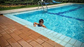 Piscine extérieure (ouverte en saison), parasols de plage
