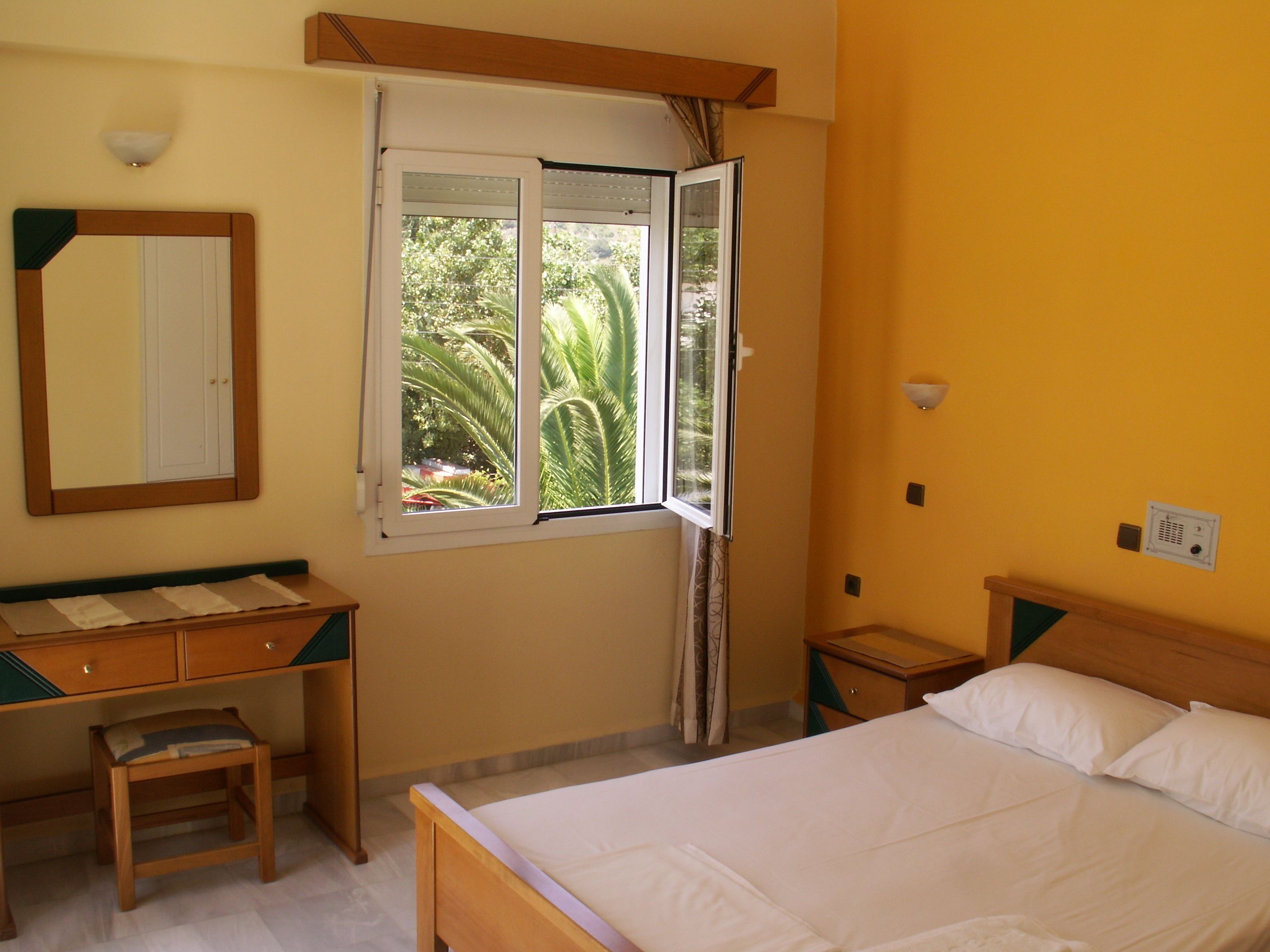 apartment, 1 bedroom | blackout curtains, soundproofing, free cots/infant beds, free wifi