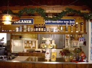 Bar (on property) - Gasthaus Mooshäusl (Hebertshausen)