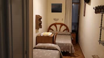 Habitació doble bàsica, bany privat | Caixa forta a l'habitació i wifi gratuïta