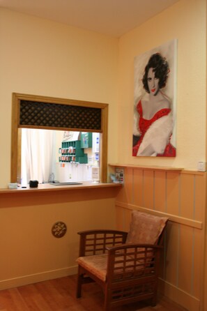 Check-in/check-out kiosk