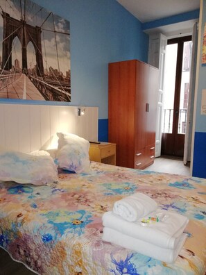 Habitación estándar doble, 1 cama doble | Cortinas opacas, cunas gratuitas, camas supletorias y wifi gratis