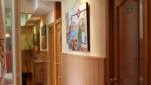 Check-in/check-out kiosk - Hostal Alicante (Madrid)