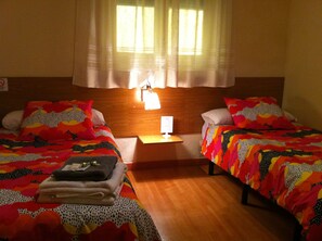 Cortinas blackout, berços grátis, camas extras/dobráveis (sobretaxa)
