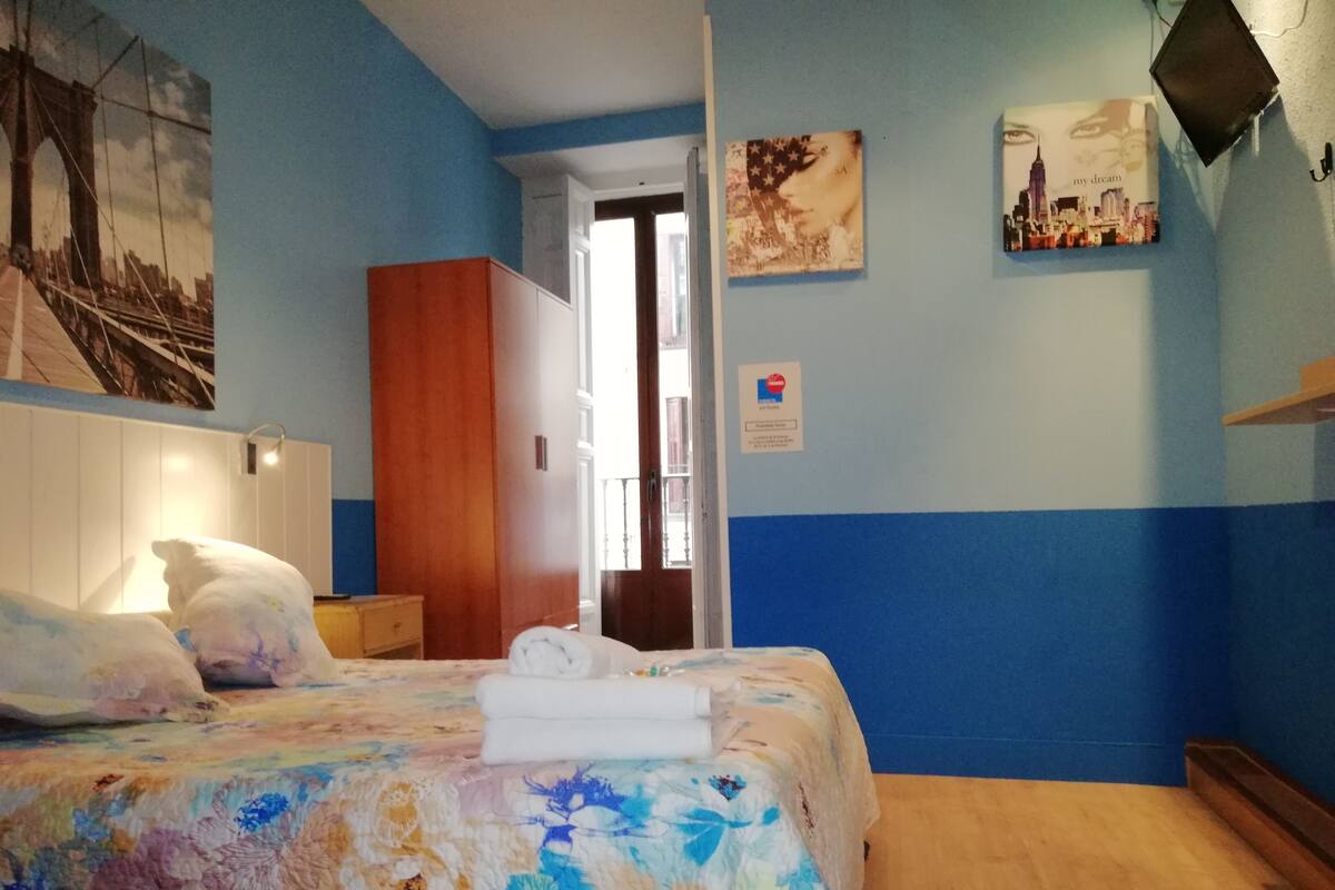 Cortinas opacas, cunas gratuitas, camas supletorias y wifi gratis