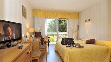 Comfort Double Room, Garden View | Desk, soundproofing, free WiFi, wheelchair access