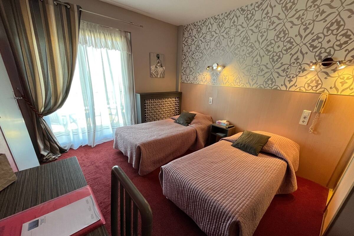 Standard Twin Room | Desk, soundproofing, WiFi (free)