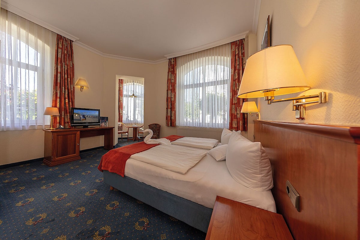 comfort double room | pillow-top beds, in-room safe, individually furnished, desk