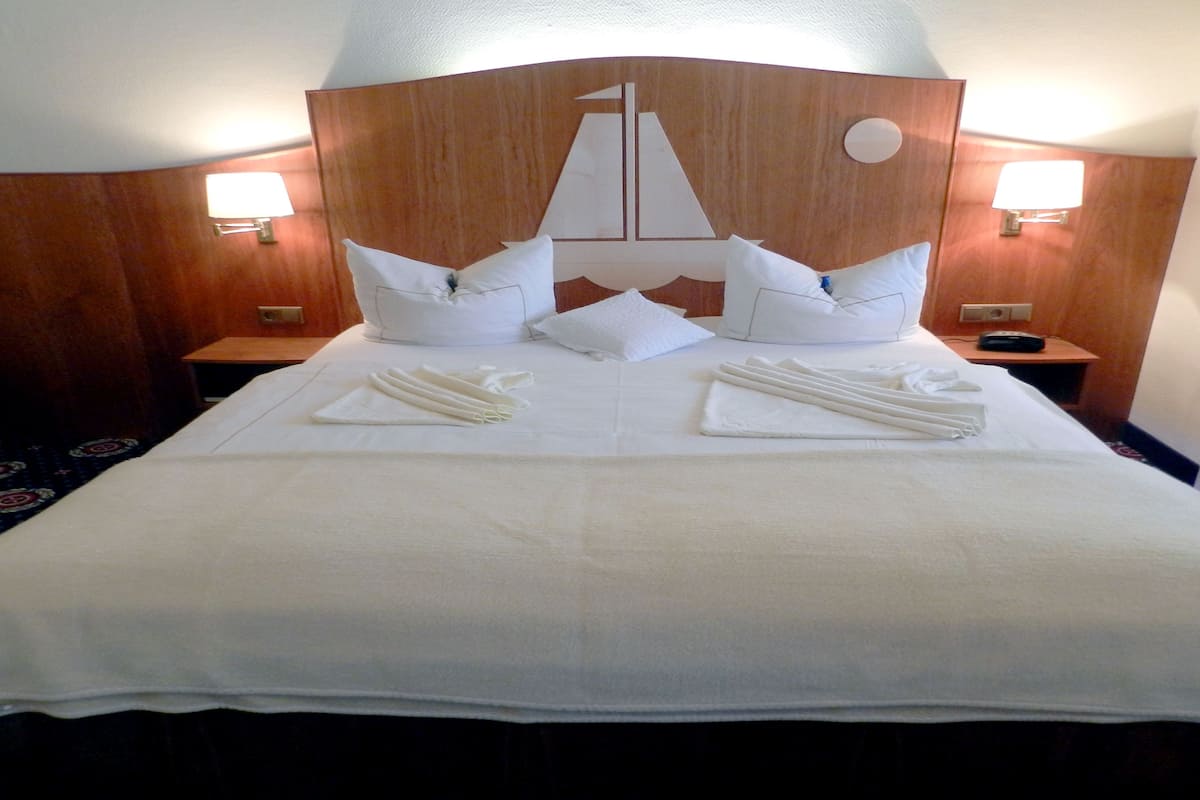 suite | pillow-top beds, in-room safe, individually furnished, desk