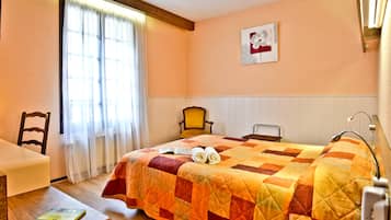 Standard Double Room | In-room safe, desk, iron/ironing board, free WiFi