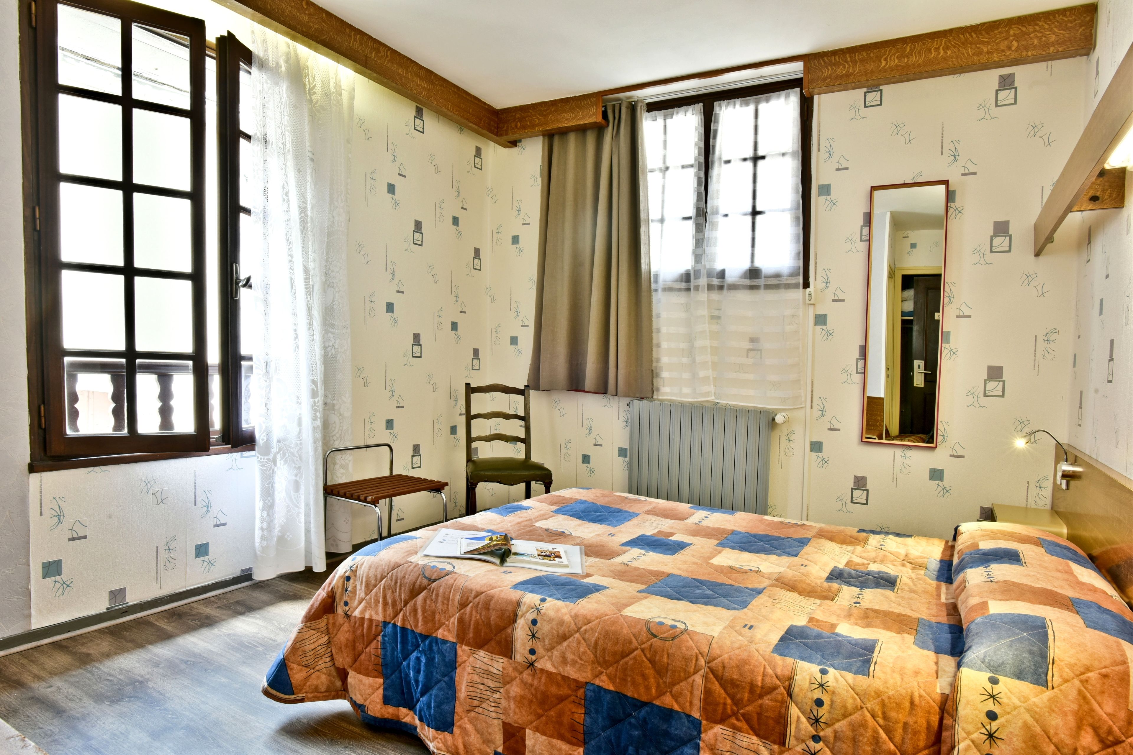 standard double room | in-room safe, desk, iron/ironing board, free wifi